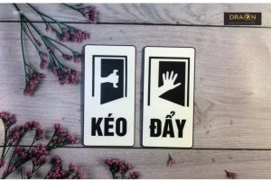 Biển Cửa “Kéo – Đẩy” – Chất Liệu Alu Bền Đẹp
